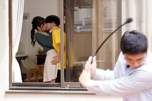 Họ đã nện cô bạn gái hoa khôi của tôi ngay trước mắt tôi!!