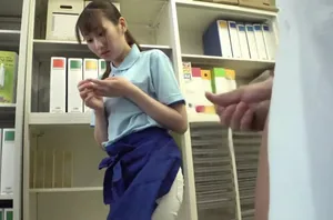 Cậu em trai thường nghe tiếng rên bên phòng chị gái và phát hiện chị nghiện thẩm du